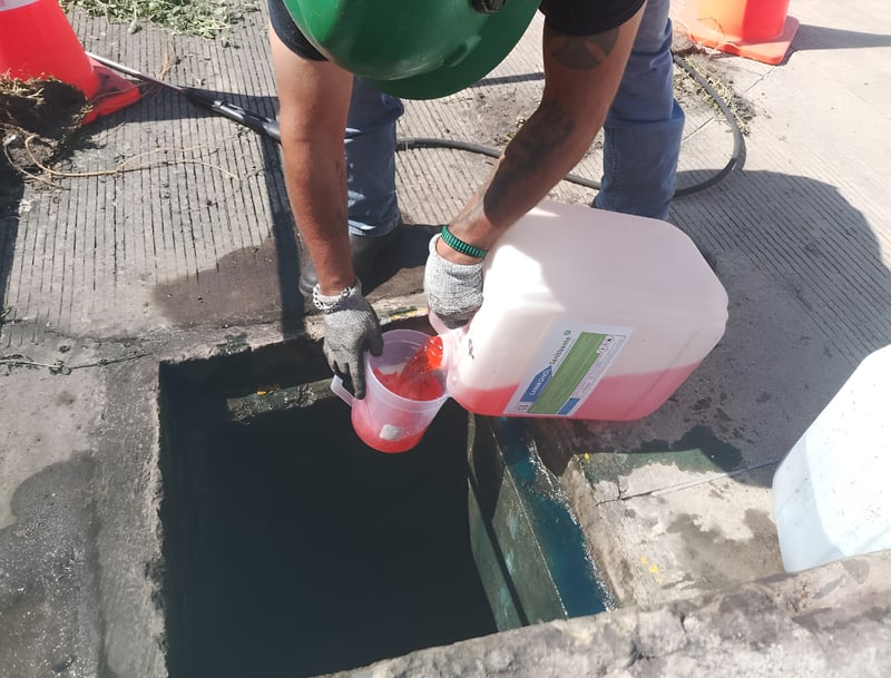 Aplicación de químico — obra civil